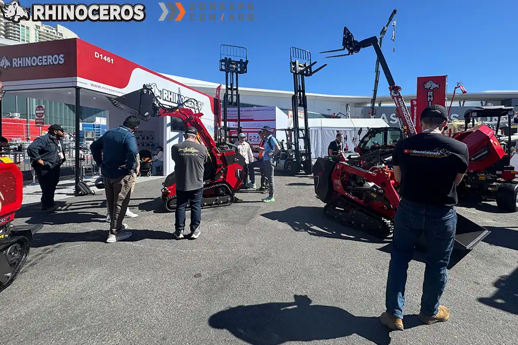 Rhinoceros construction equipment exhibition booth sa CONEXPO CON AGG 2026 na may mga excavator at loader