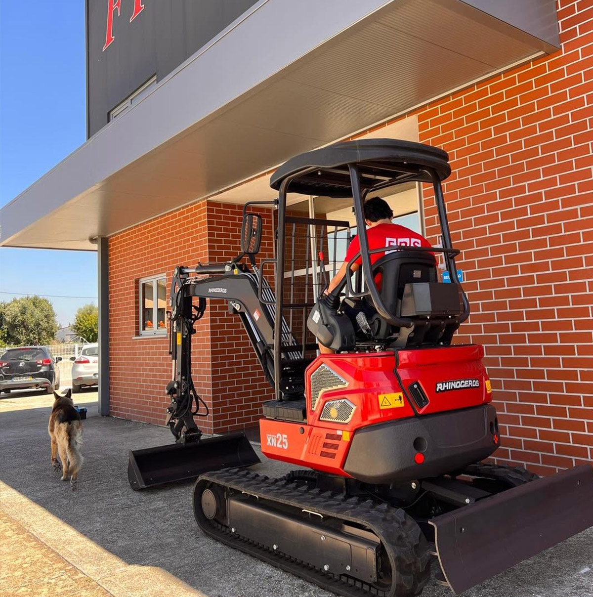 rhinoceros xn25c excavator sa Portugal.jpg